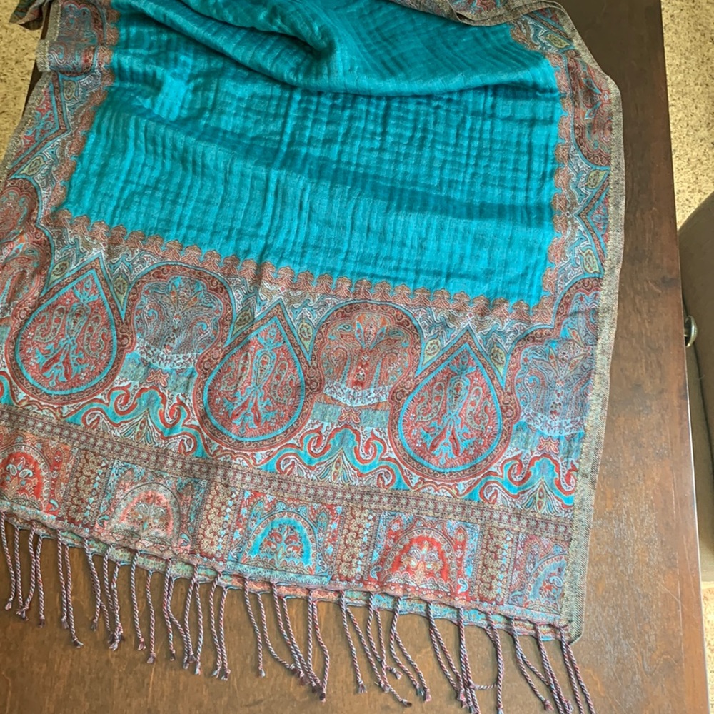 Paisley reversible NWT shawl from The MET.